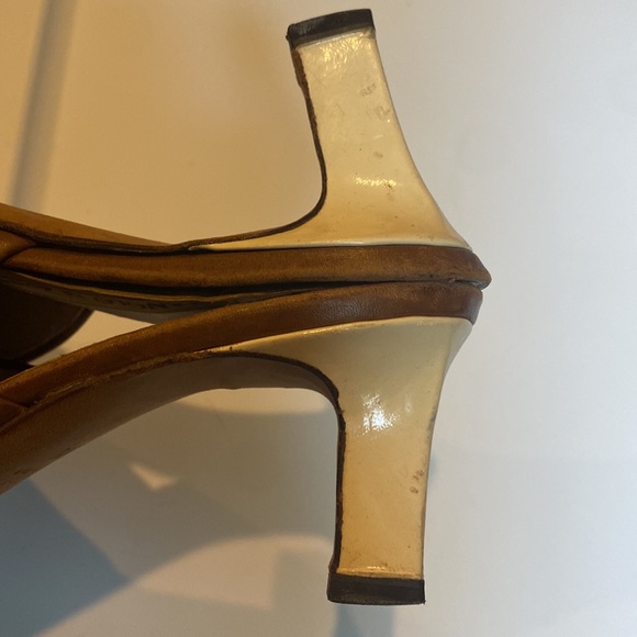 Manolo Blahnik 39 1/2 brown slides kitten heels. Brown leather, white stitching - Picture 9 of 9